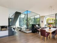 Exklusives, energieeffizientes Architektenhaus mit Glas-Atrium und flexiblem Raumangebot - München