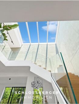 "ARCHITEKTEN-VILLA": PURISTISCHES DESIGN UND PARKGRUNDSTÜCK - Fürstenfeldbruck