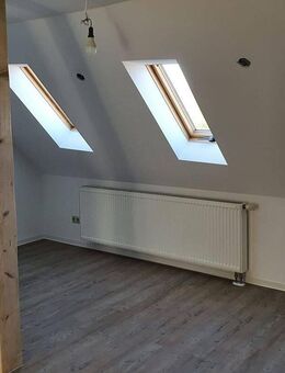 Idyllische, kleine Wohnung mit Einbauküche, Stellplatz und Gartennutzung - Hildburghausen