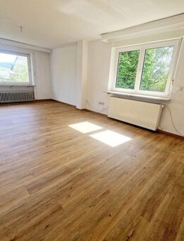 Wohnen im Grünen -- Geräumige 3 Zimmer Wohnung mit Terrasse / Garten in Leinburg/Gersdorf - Leinburg