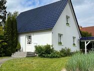 Schönes Einfamilienhaus mit Vollkeller und Carport in Altheikendorf - Heikendorf