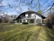 ENGEL & VÖLKERS - Idyllische Walmdachvilla mit uneinsehbarem XXL-Grundstück in Waldtrudering - München