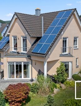 Rarität! Stilvolles Architektenhaus mit großem Garten und Wellnessbereich in Traumlage bei Kulmbach - Kulmbach