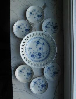 Victoria Blue No. 7050: 1 Durchbruch-Schale/Gebäckschale 18 cm + 5 Konfektteller/Snack-Teller 10 cm, Sigma Porzellan- zusammen 39,- - Flensburg