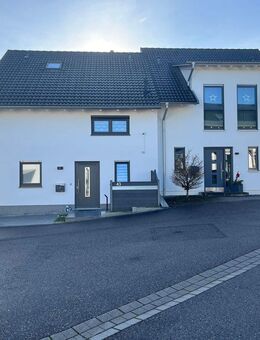 Doppelhaushälfte mit VILLEN-CHARME - elegant, modern und mit Pool - Malsch (Landkreis Karlsruhe)