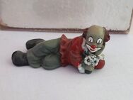 Gilde-Clown liegend mit Blumen - Witten