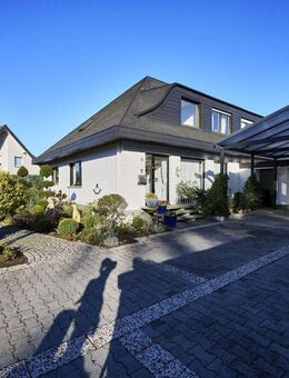 Gepflegtes Einfamilienhaus mit großem Garten und zwei Garagen in Hörste - Lippstadt