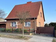 Ein gemütliches Haus mit großer Garage und einem tollen Garten - Schorfheide