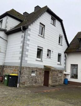 *****Gepflegtes 1-3 Familienhaus mit Garagen + Werkstatt mögich + schönes Grundstück!! - Hessisch Lichtenau