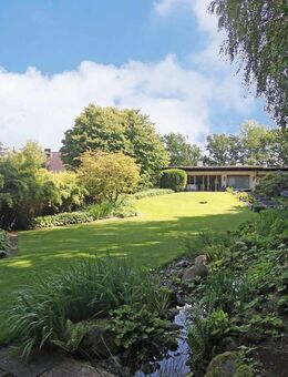 Zeitlose Architektur im Atriumstil - großzügiges Wohnen auf einer Ebene mit Einliegertrakt, Pool und Parkgrundstück - Jersbek