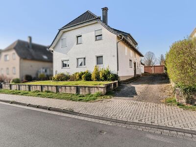 Viel Platz für Ihre Ideen: Ein-/Zweifamilienhaus in Hiddenhausen