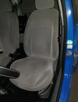 Ford Fiesta 2004 Schlachtfest blau Sitze und Teile anfragen - Bocholt Zentrum