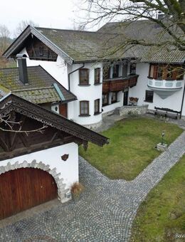 Außergewöhnliche Eigentumswohnung mit Garage und großem Garten - Nittenau