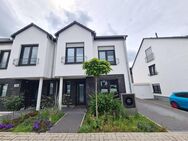 Ahlener Westen, eine Neubau-DHH mit Garage, Wärmepumpe und Photovoltaik- Anlage. - Ahlen