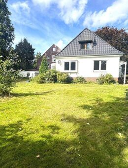 Sanierungsbedürftiges Einfamilienhaus auf einem großen Grundstück - Oldenburg