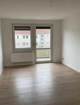 1&5 Zimmerwohnungen Saniert! Hochwertig! Modern! - Bitterfeld-Wolfen