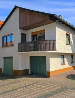 Zentral gelegenes Wohnhaus mit drei Garagen - Hofgeismar