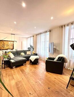 Möblierte Wohnung mit 2 Bädern & flexiblem Zugang in Augsburg! TG-Stellplätze optional! - Augsburg