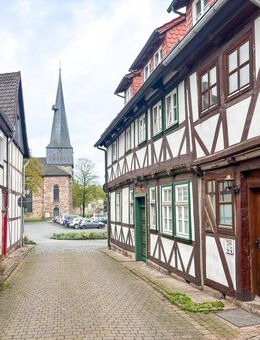Saniertes Reihenmittelhaus mit Fachwerkcharme und zentraler Lage in Uslar - Uslar