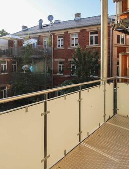 Bezugsfreie 4-Zimmer-Wohnung mit Balkon und zwei Bädern im Herzen von Fürth - Fürth