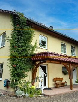 Sonnige Etagenwohnung mit Terrasse, Kamin und Blick ins Grüne - Bad Blankenburg