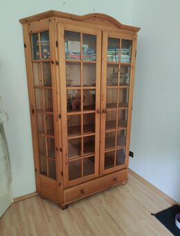 Gebrauchter Vitrinenschrank aus massiver Kiefer – rustikal und geräumig! - Kirchlengern