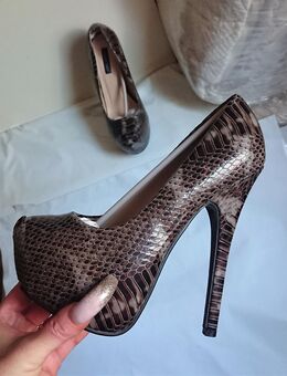 Gr. 37, High Heels Plateau Pumps, "snake" braun ( Sergio Todzi ) - Bruchköbel