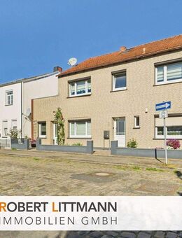 Attraktives und gepflegtes Mehrfamilienhaus mit vier Wohneinheiten in ruhiger Lage von Bremen - Bremen