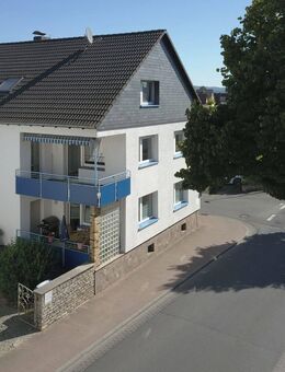 2-3 Familienhaus - schöner Garten - 2 Garagen - Potential für mehr - Großostheim