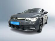 VW Golf, 1.5 eTSI Style SHZHZG, Jahr 2023 - Idstein