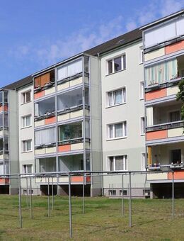 Frisch saniert, hell & gemütlich: 3-Zimmer-Wohnung mit verglaster Loggia - Premnitz