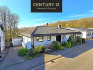 Attraktiver großer Bungalow mit ELW, Garten, 2 Garagen und Weiher in privilegierter Wohnlage - Sulzbach (Saar)