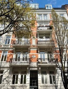 Jugendstil trifft Toplage: Traumhafte Altbauwohnung in direkter Nähe zur Außenalster - Hamburg