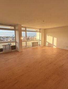 4-ZW mit großen Balkonen und Skyline Blick im 10. OG - WG geeignet - Frankfurt (Main)