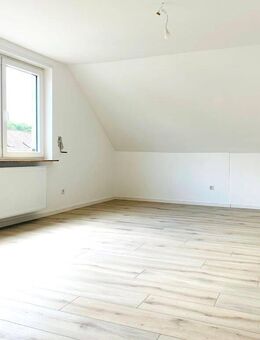 Helle, gemütliche Single-Wohnung im Dachgeschoss - Erlenbach (Main)