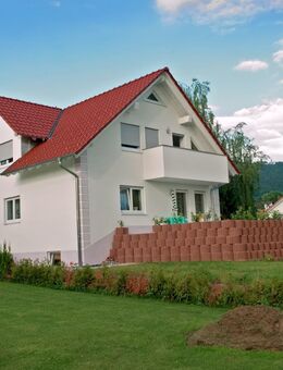 Modernes Mehrfamilienhaus mit zwei separaten 4-Zimmer-Wohnungen, Garage, Terrasse und Balkonen - Spaichingen