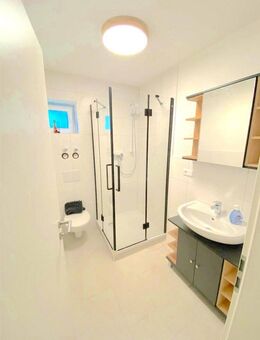 Attraktive und helle 2 Zi. Wohnung + EBK *Luft-Wärmepumpe * - Villingen-Schwenningen
