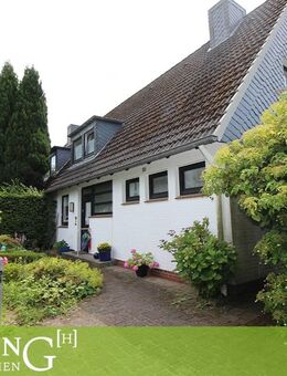 Wohnen im Grünen: Charmante DHH mit Entwicklungspotenzial - Ahrensburg