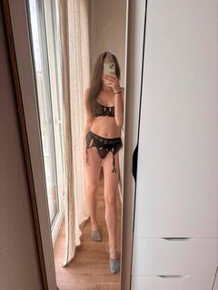 🟢Junge geile Studentin 19J🍆💦 schlank und dauergeil 🔥 Sexbilder & Sexvideos und Live Sexchat