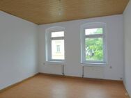 Preiswerte 1,5-Zimmer-Wohnung mit kleiner Dachterrasse und Badewanne in der Riesaer Innenstadt - Riesa