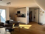 Neuwertige Wohnung mit Echtholzparkett, Einbauküche, Dach-Terrasse, modernem Badezimmer und KfZ-Stellplatz - Amberg