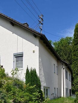 Freistehendes Einfamilienhaus mit umfassendem Renovierungsbedarf - Kirchheim (Schwaben)