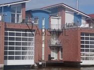 Einmaliges Reihenhaus mit Bootsgarage, Penthouse und Gästeappartment in der Weener Marina - Weener