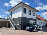 **Gemütliche Dachgeschosswohnung in direkter Ortskernlage!** - Apen