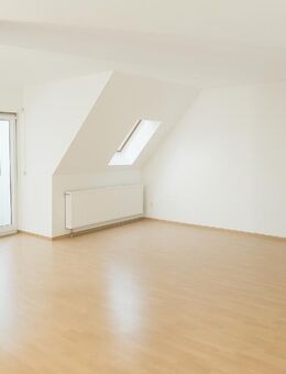 Helle 4-Zimmer-Maisonette mit Wintergarten und 4 Stellplätzen in gepflegter Wohnanlage! - Rückersdorf (Bayern)