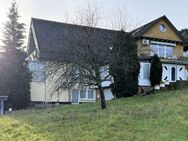 Exklusives Zweifamilienhaus mit ELW sowie attraktiver Schwimmhalle in Panorama-Wohnlage - Bühlertal