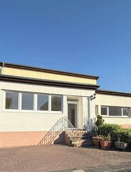 ***moderne, renovierte 4 ZBK im 1. OG mit PKW-Stellplatz - Bruchköbel