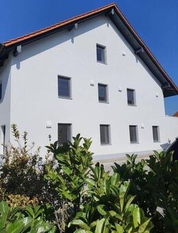 Voll möbelierte Dachgeschosswohnung mit Einbauküche - Ideal für Pendler - BMW in unmittelbarer Nähe - Straßkirchen