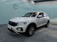 VW T-Roc, 1.0 TSI Life Digi Parklenk, Jahr 2022 - München