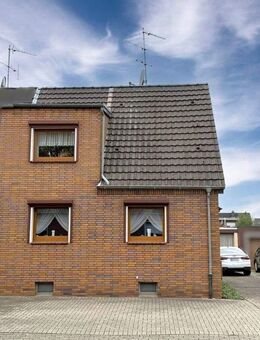 Gepflegte Doppelhaushälfte mit zwei Garagen und großem Garten in Duisburg-Overbruch! - Duisburg